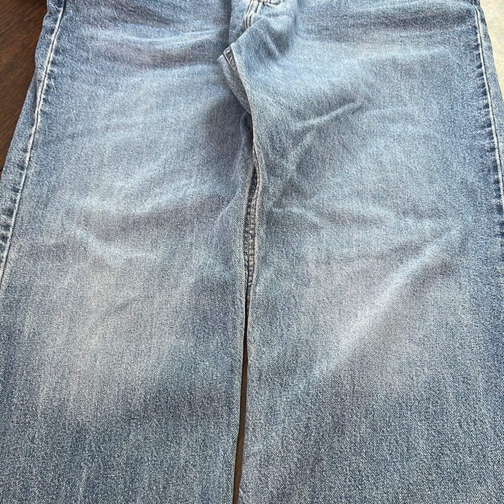 Levi's Relaxed Blue Jeans with Vintage Wash - Picture 5 of 5